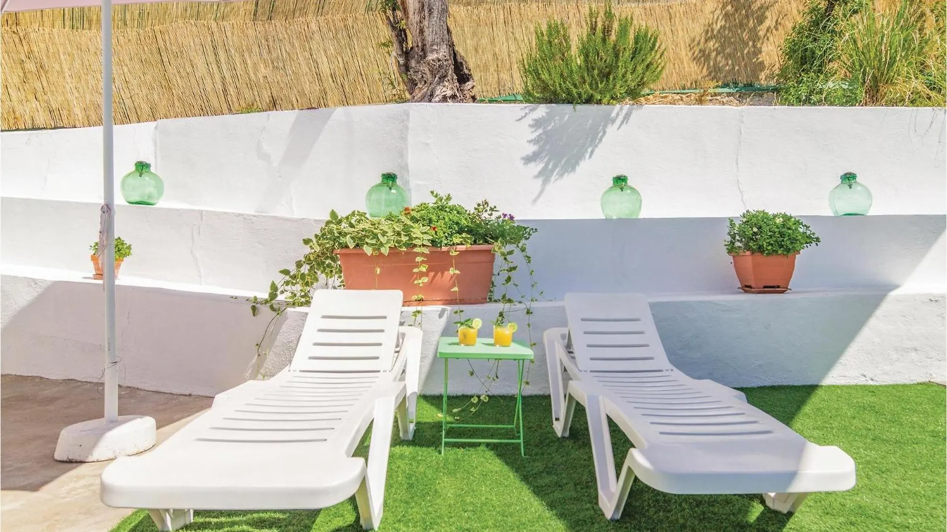 Amazing Home In Rute With Kitchenette Zambra